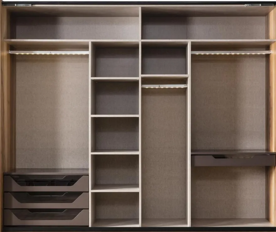 Casa Padrino Luxus Schlafzimmerschrank Braun / Kupferfarben 260 x 70 x H. 220 cm - Massivholz Kleiderschrank mit 2 Schiebetüren - Luxus Schlafzimmer Möbel