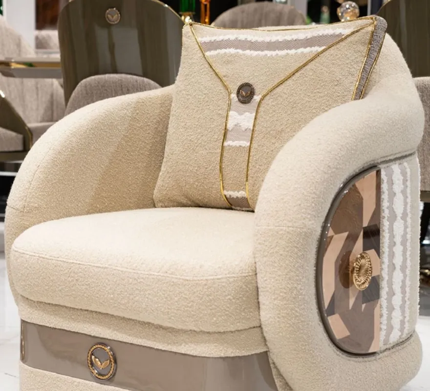 Casa Padrino Luxus Sessel Creme / Braun / Grau / Gold - Wohnzimmer Sessel - Hotel Sessel - Wohnzimmer Möbel - Hotel Möbel - Luxus Möbel