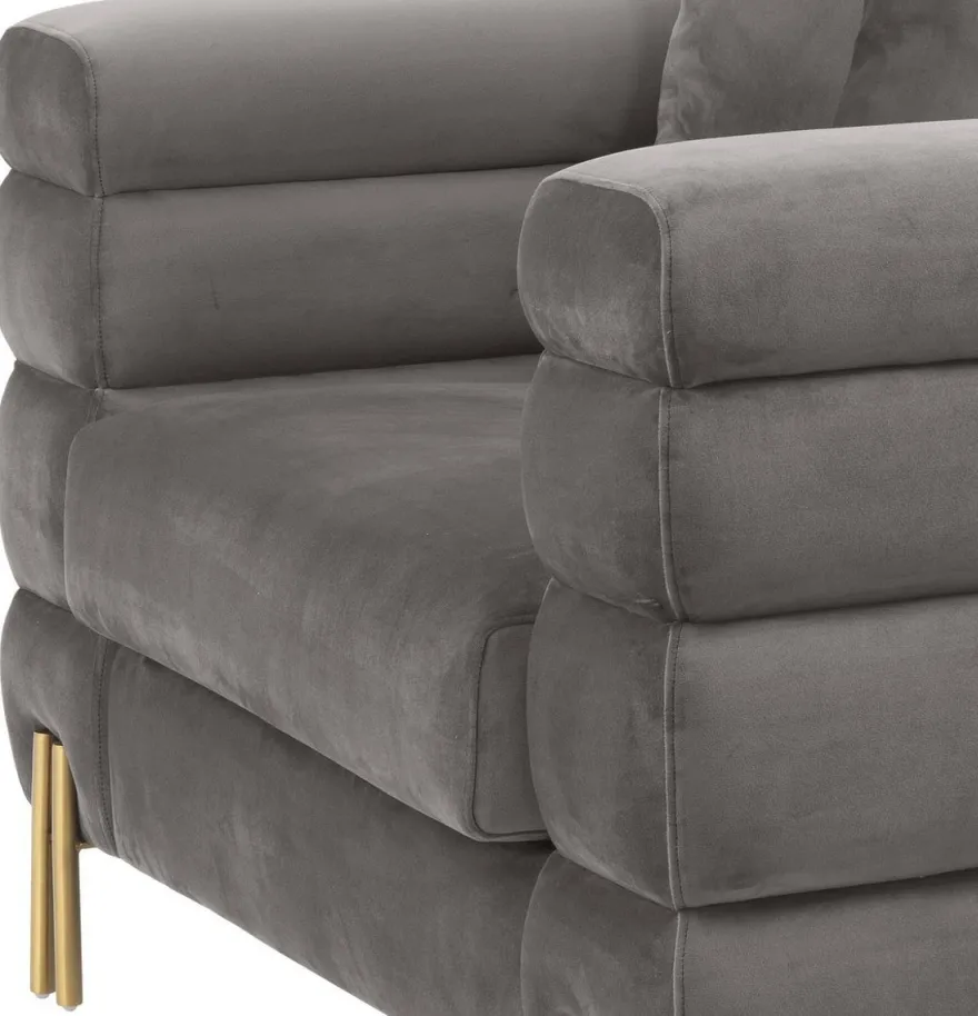 Casa Padrino Luxus Sessel Grau / Messingfarben 109 x 97 x H. 68 cm - Wohnzimmer Sessel mit edlem Samtstoff - Luxus Möbel