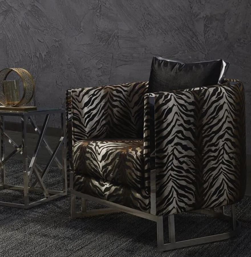 Casa Padrino Luxus Sessel Tiger Muster / Silber 77 x 83 x H. 77 cm - Wohnzimmer Sessel mit dekorativem Kissen - Wohnzimmer Möbel - Luxus Kollektion