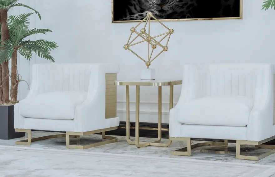 Casa Padrino Luxus Sessel Weiß / Gold 80 x 87 x H. 77 cm - Wohnzimmer Sessel - Hotel Sessel - Wohnzimmer Möbel - Hotel Möbel - Luxus Möbel - Luxus Einrichtung