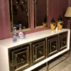 Casa Padrino Luxus Sideboard mit 4 verspiegelten Türen Weiß / Gold 208 x 49 x H. 88 cm - Luxus Wohnzimmer Möbel