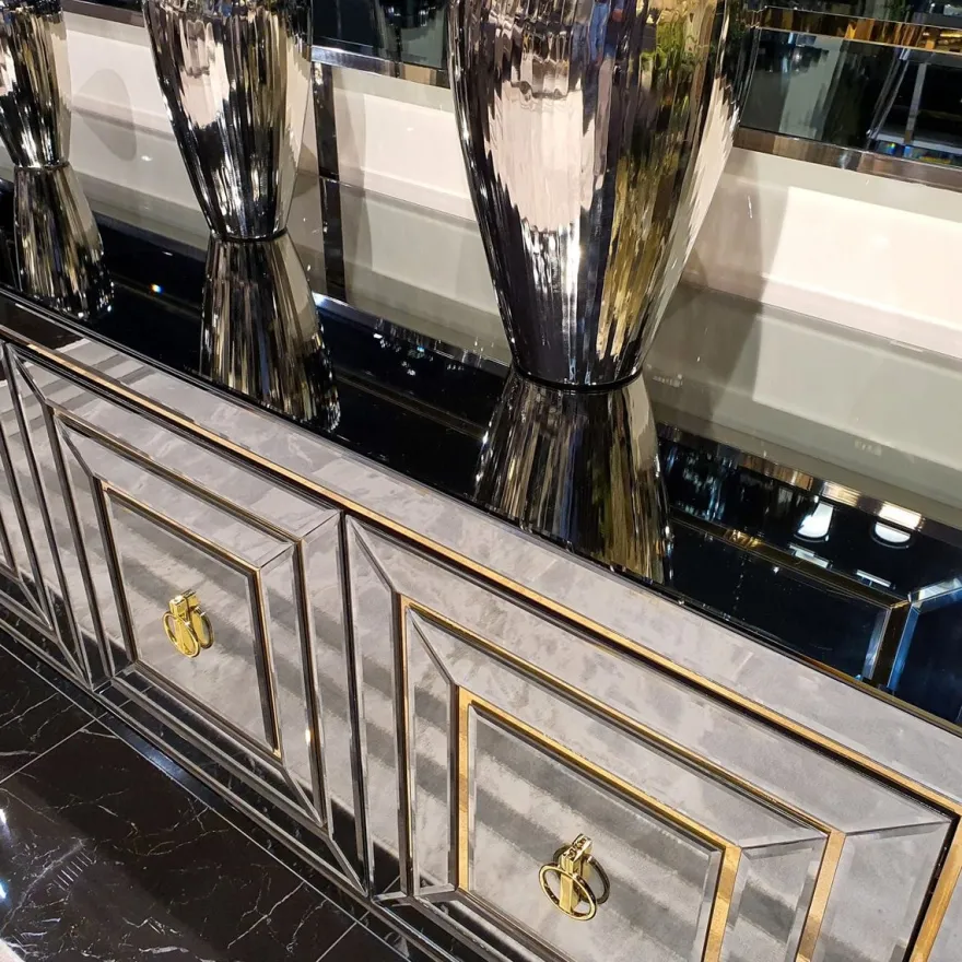 Casa Padrino Luxus Sideboard Silber / Gold 220 x 50 x H. 85 cm - Verspiegeltes Sideboard mit 4 Türen - Luxus Möbel