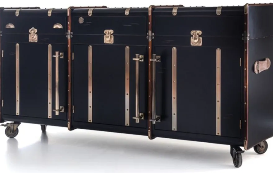 Casa Padrino Luxus Sideboard in Koffer Optik Schwarz / Braun / Messing 200 x 48 x H. 101 cm - Massivholz Kofferschrank mit Rollen - Büro Schrank - Wohnzimmer Schrank - Luxus Möbel