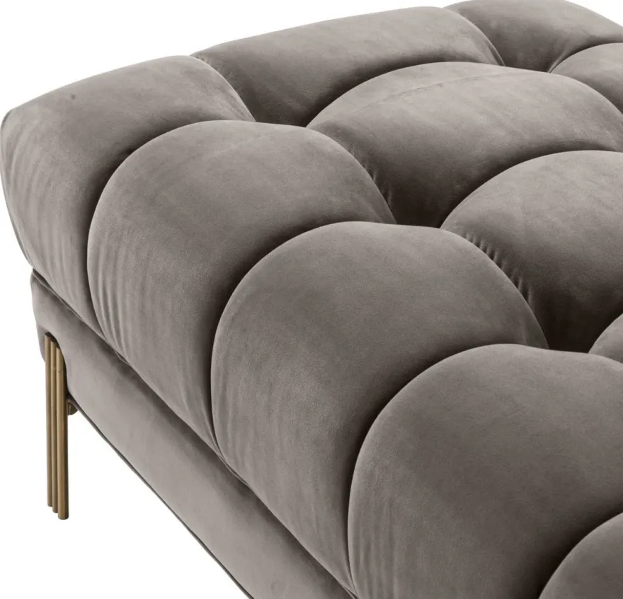Casa Padrino Luxus Sitzbank Grau / Messingfarben 133 x 59 x H. 42 cm - Gepolsterte Samt Bank mit Edelstahl Beinen - Luxus Kollektion