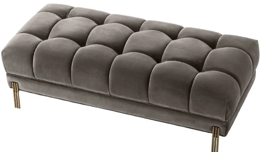 Casa Padrino Luxus Sitzbank Grau / Messingfarben 133 x 59 x H. 42 cm - Gepolsterte Samt Bank mit Edelstahl Beinen - Luxus Kollektion