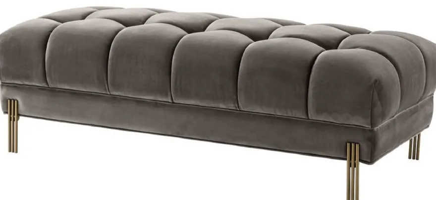 Casa Padrino Luxus Sitzbank Grau / Messingfarben 133 x 59 x H. 42 cm - Gepolsterte Samt Bank mit Edelstahl Beinen - Luxus Kollektion