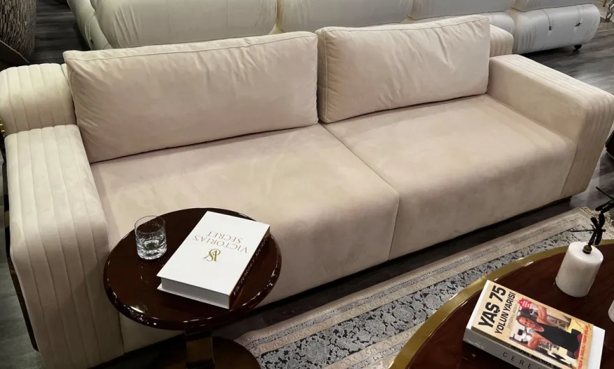 Casa Padrino Luxus Sofa Creme / Braun / Gold 247 x 100 x H. 70 cm - Wohnzimmer Sofa - Hotel Sofa - Wohnzimmer Möbel - Hotel Möbel - Luxus Möbel - Luxus Einrichtung - Wohnzimmer Einrichtung