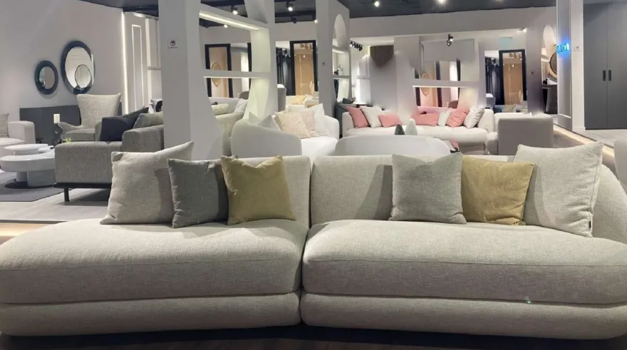 Casa Padrino Luxus Sofa Grau 172 x 100 x H. 82 cm - Gebogenes Wohnzimmer Sofa - Hotel Sofa - Wohnzimmer Möbel - Hotel Möbel - Luxus Möbel - Luxus Einrichtung - Wohnzimmer Einrichtung