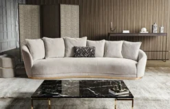 Casa Padrino Luxus Sofa Hellgrau / Messing 308 x 110 x H. 90 cm - Gebogenes Wohnzimmer Sofa - Hotel Sofa - Wohnzimmer Möbel - Hotel Möbel - Luxus Möbel - Luxus Einrichtung - Wohnzimmer Einrichtung