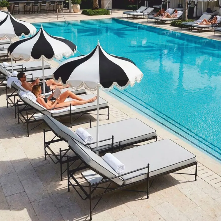 Casa Padrino Luxus Sonnenschirm Weiß / Schwarz Ø 200 x H. 250 cm - Hotel & Garten Möbel VPP
