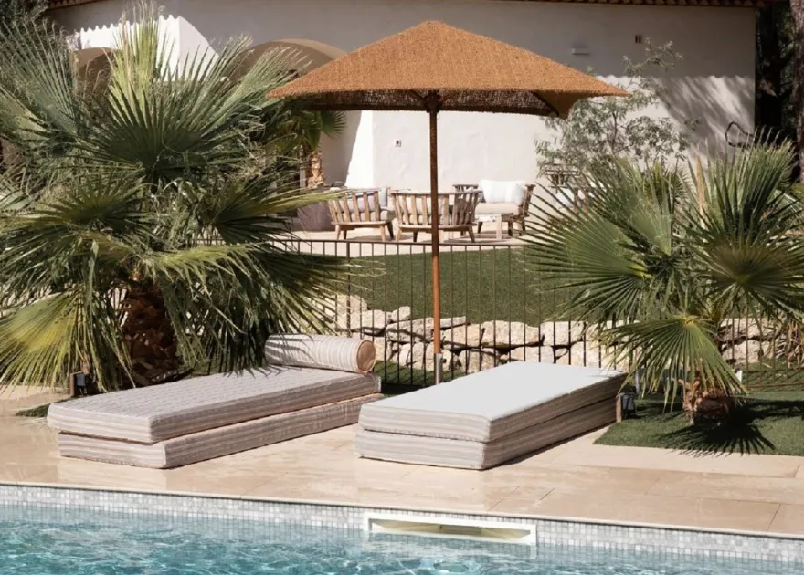 Casa Padrino Luxus Sonnenschirm mit Ständer Braun 200 x 200 cm