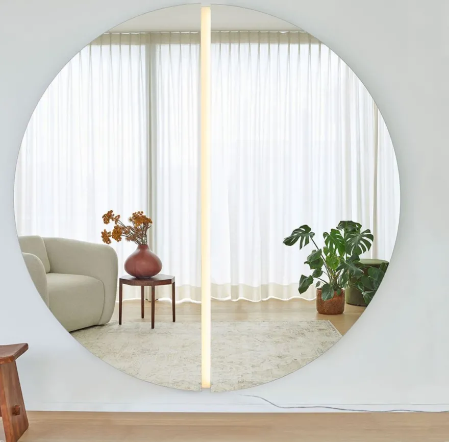 Casa Padrino Luxus Spiegel 200 x 3,5 x H. 200 cm - Runder Wandspiegel mit LED Streifen - Wohnzimmer Hotel Restaurant Boutique Spiegel