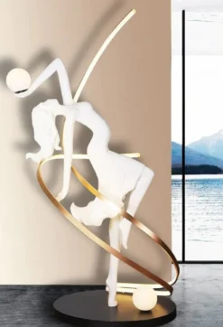 Casa Padrino Luxus Stehleuchte Tänzerin Weiß / Messing / Schwarz H. 179 cm - LED Kunstharz Stehlampe - Luxus Stehleuchten - Luxus Leuchten - Luxus Möbel - Luxus Einrichtung