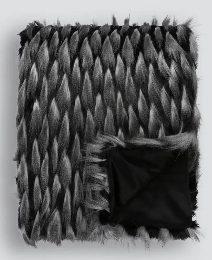 Casa Padrino Luxus Tagesdecke Schwarz / Grau 150 x 180 cm - Kunstpelz Wohndecke