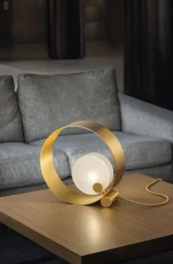 Casa Padrino Luxus Tischleuchte Gold / Weiß 30 x 11 x H. 30 cm - Metall Schreibtischleuchte mit Glas Lampenschirm - Luxus Tischleuchten - Luxus Qualität - Made in Italy
