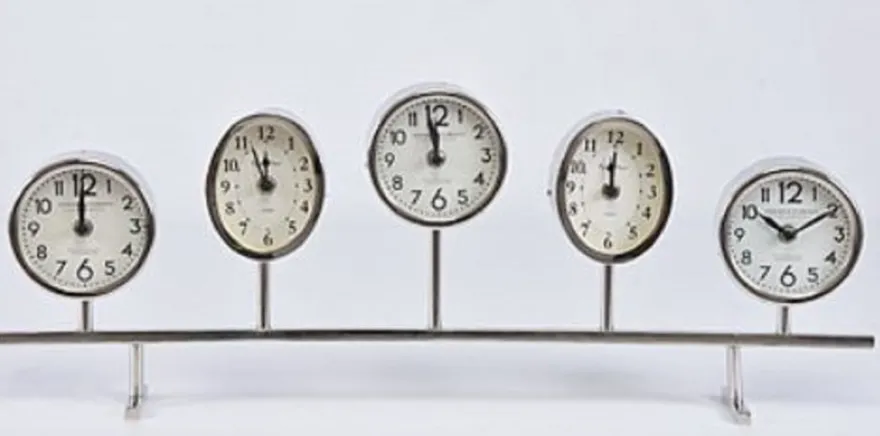 Casa Padrino Luxus Tischuhr Silber 64 x 6 x H. 24 cm - Dekorative Messing Uhr