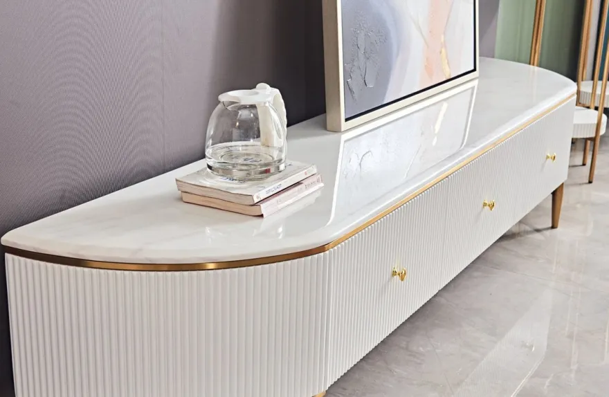 Casa Padrino Luxus TV Schrank Weiß / Messingfarben / Gold 200 x 40 x H. 42 cm - Modernes Wohnzimmer Sideboard mit 3 Schubladen - Moderne Wohnzimmer TV Möbel