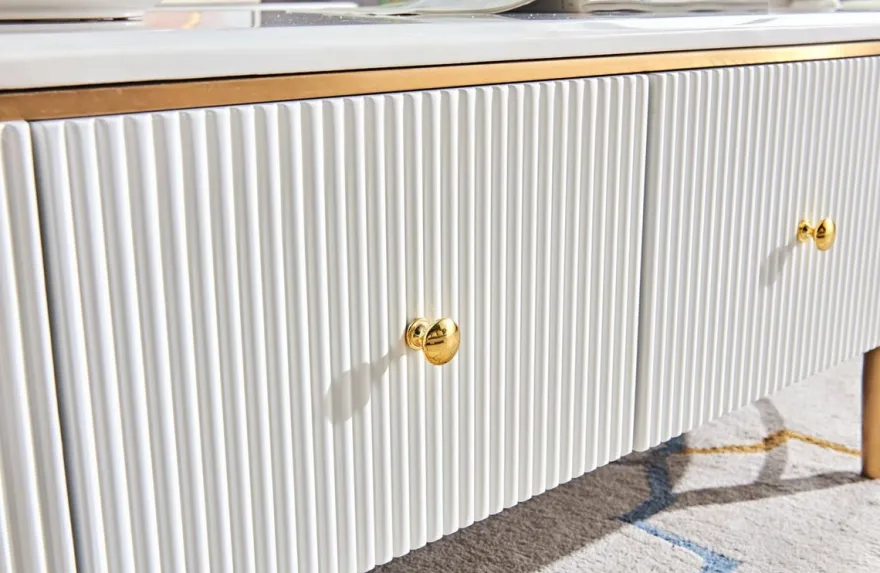 Casa Padrino Luxus TV Schrank Weiß / Messingfarben / Gold 200 x 40 x H. 42 cm - Modernes Wohnzimmer Sideboard mit 3 Schubladen - Moderne Wohnzimmer TV Möbel