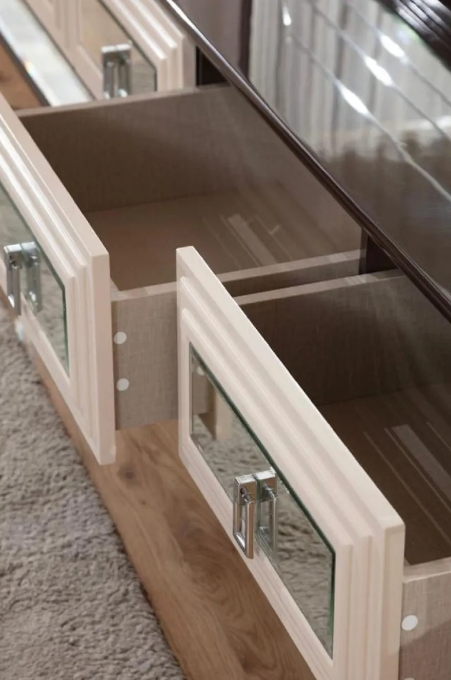 Casa Padrino Luxus TV Schrank Set Dunkelbraun / Creme / Silber - Verspiegeltes Wohnzimmer Sideboard mit TV Rückwand - Wohnzimmer Möbel - Luxus Möbel - Luxus Einrichtung