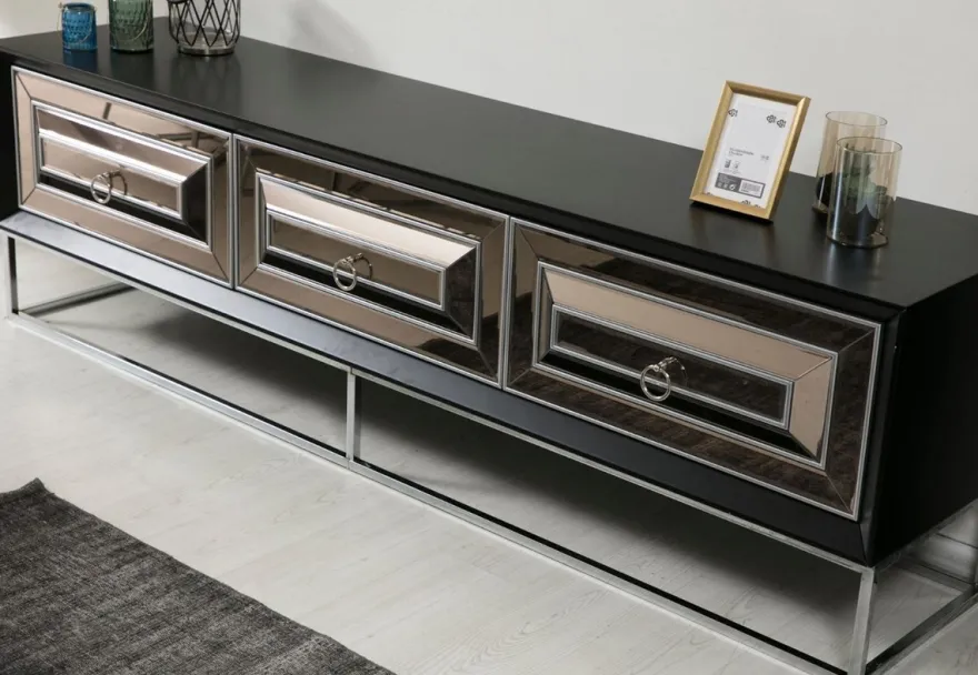 Casa Padrino Luxus TV Schrank mit 3 verspiegelten Schubladen Schwarz / Silber 220 x 49 x H. 64 cm - Wohnzimmer Möbel - Luxus Qualität
