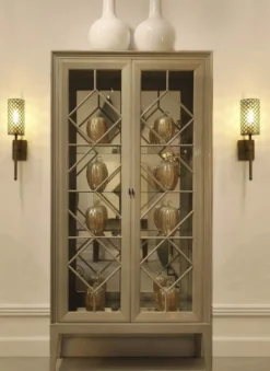 Casa Padrino Luxus Vitrine Grau 110 x 42 x H. 220 cm - Edler Massivholz Vitrinenschrank mit 2 Glastüren - Luxus Wohnzimmer Möbel