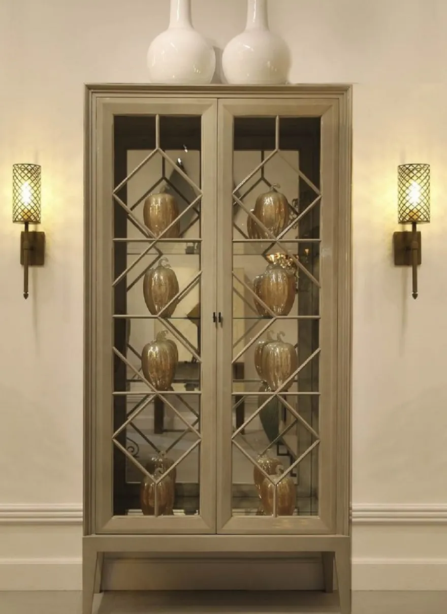 Casa Padrino Luxus Vitrine Grau 110 x 42 x H. 220 cm - Edler Massivholz Vitrinenschrank mit 2 Glastüren - Luxus Wohnzimmer Möbel