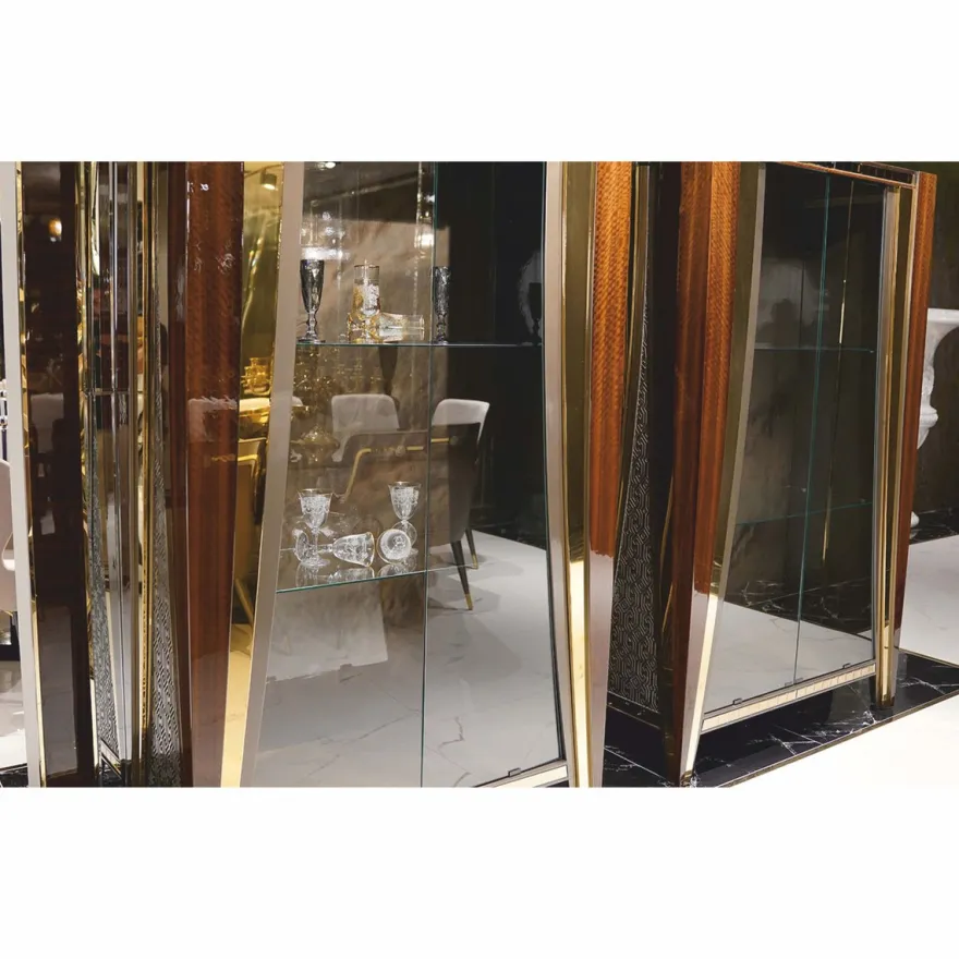 Casa Padrino Luxus Vitrine mit 2 Glastüren Braun / Gold 130 x H. 200 cm - Luxus Möbel
