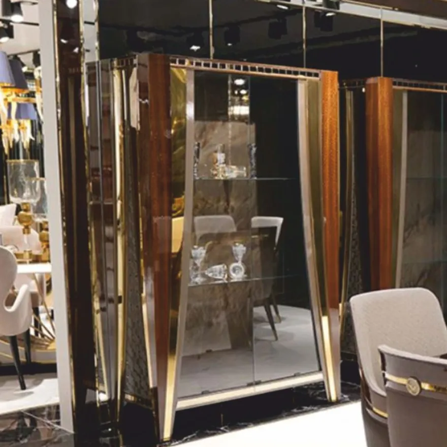 Casa Padrino Luxus Vitrine mit 2 Glastüren Braun / Gold 130 x H. 200 cm - Luxus Möbel