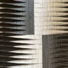 Casa Padrino Luxus Wanddekoration Braun / Weiß 60 x 4 x H. 120 cm - Großes handgeflochtenes Wandrelief Elin aus Wasserhyazinthe mit Sungkai Furnier Rahmen - Luxus Deko Accessoires