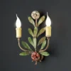 Casa Padrino Luxus Wandleuchte Mehrfarbig B. 25 x H. 36 cm - Handgefertigte Wandleuchte aus Schmiedeeisen mit handgeformten Blüten - Luxus Kollektion - Edel & Prunkvoll