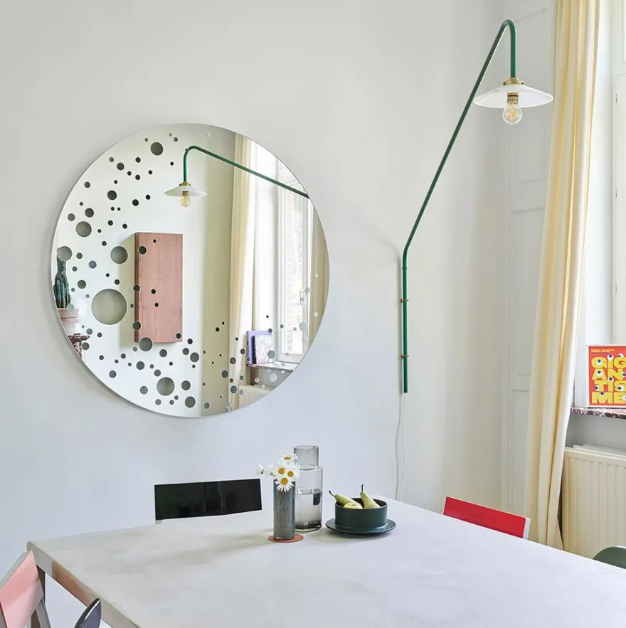 Casa Padrino Luxus Wandspiegel in Mond Optik Ø 125 cm - Runder Wohnzimmer Spiegel - Luxus Kollektion