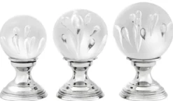 Casa Padrino Luxus Wohnzimmer Deko 3er Set Silber - Glas Kugeln mit Messing Sockel