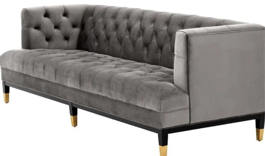 Casa Padrino Luxus Wohnzimmer Sofa Grau / Schwarz / Messingfarben 230 x 85 x H. 79 cm - Chesterfield Samtsofa