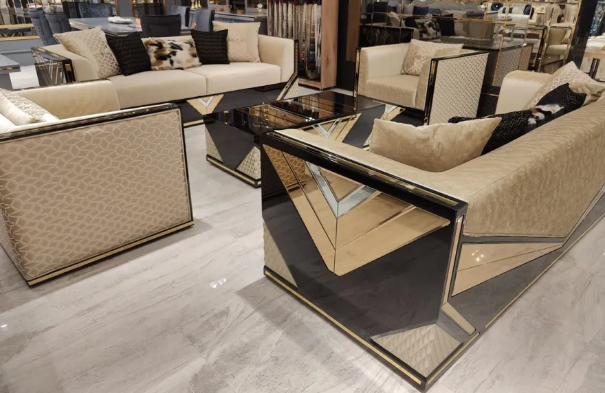 Casa Padrino Luxus Wohnzimmer Set Gold / Schwarz - 2 Luxus Sofas & 2 Luxus Sessel & 1 Luxus Couchtisch - Wohnzimmer Möbel - Luxus Möbel - Luxus Einrichtung - Wohnzimmer Einrichtung
