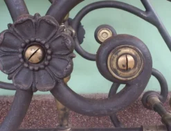 Casa Padrino Nostalgie Gartentisch aus Schmiedeeisen mit Marmorplatte - 175 cm x 65 cm x H75 cm - Luxus Gartenmöbel