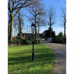 Casa Padrino Nostalgische Gartenlaterne 42 x 35 x H. 305 cm - Verschiedene Farben - Nostalgische Wetterfeste Außenleuchte