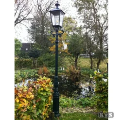 Casa Padrino Nostalgische Gartenlaterne 42 x 35 x H. 305 cm - Verschiedene Farben - Nostalgische Wetterfeste Außenleuchte