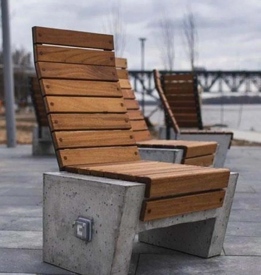 Casa Padrino Parksessel mit USB Anschluss Braun / Grau H. 108 cm - Stadt Möbel - Park Möbel