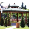 Casa Padrino Pavillon mit Sitzbänken Braun / Grün 600 x 600 x H. 410 cm - Garten & Park Möbel