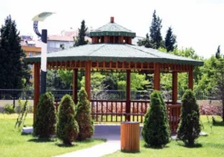 Casa Padrino Pavillon mit Sitzbänken Braun / Grün 600 x 600 x H. 410 cm - Garten & Park Möbel