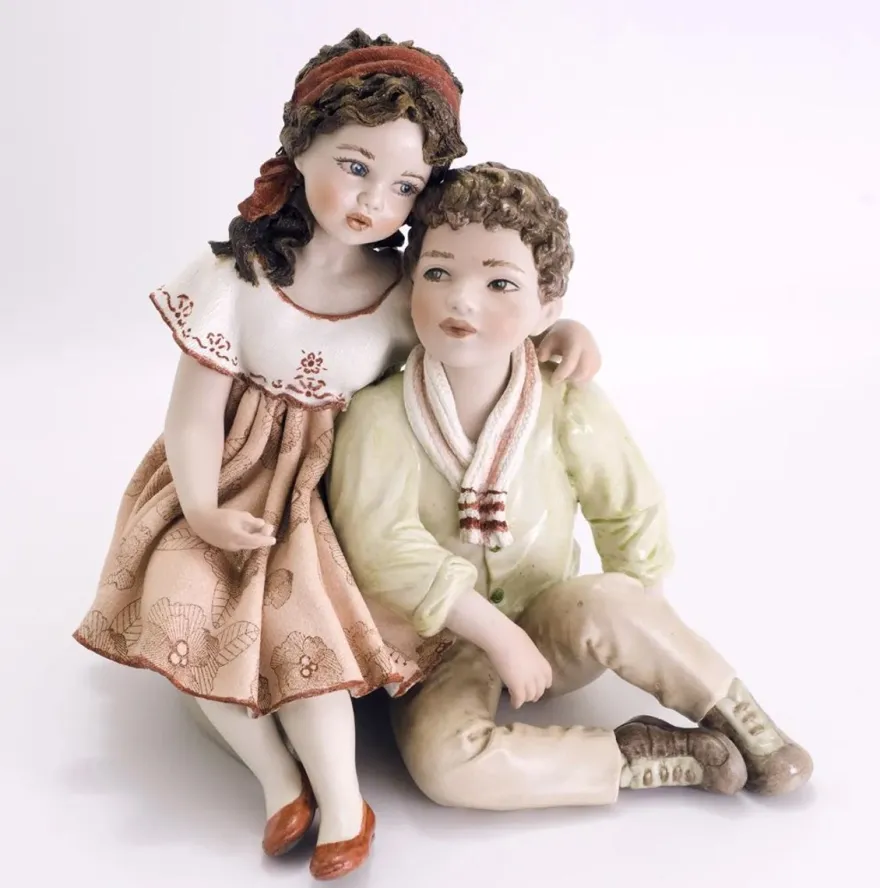 Casa Padrino Porzellan Deko Puppen Skulptur Junge & Mädchen H. 22,5 cm - Made in Italy