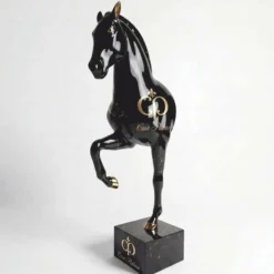 Casa Padrino XXL Deko Skulptur Pferd auf Sockel Schwarz / Gold H. 255 cm - XXL Deko Figur CPB