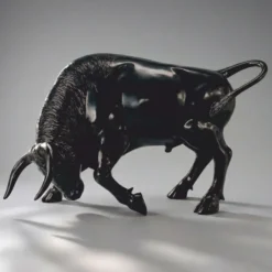 Casa Padrino XXL Deko Skulptur Stier Schwarz 205 cm - Garten Deko Figur - Große Deko Figur - Lebengroße Garten Skulptur