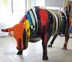Casa Padrino XXL Deko Skulptur Stier Schwarz / Bunt 235 x H. 140 cm