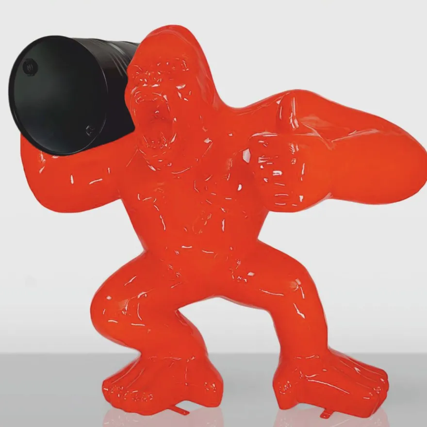 Casa Padrino XXL Deko Skulptur Gorilla mit Fass Rot / Schwarz H. 190 cm - Große Garten Figur