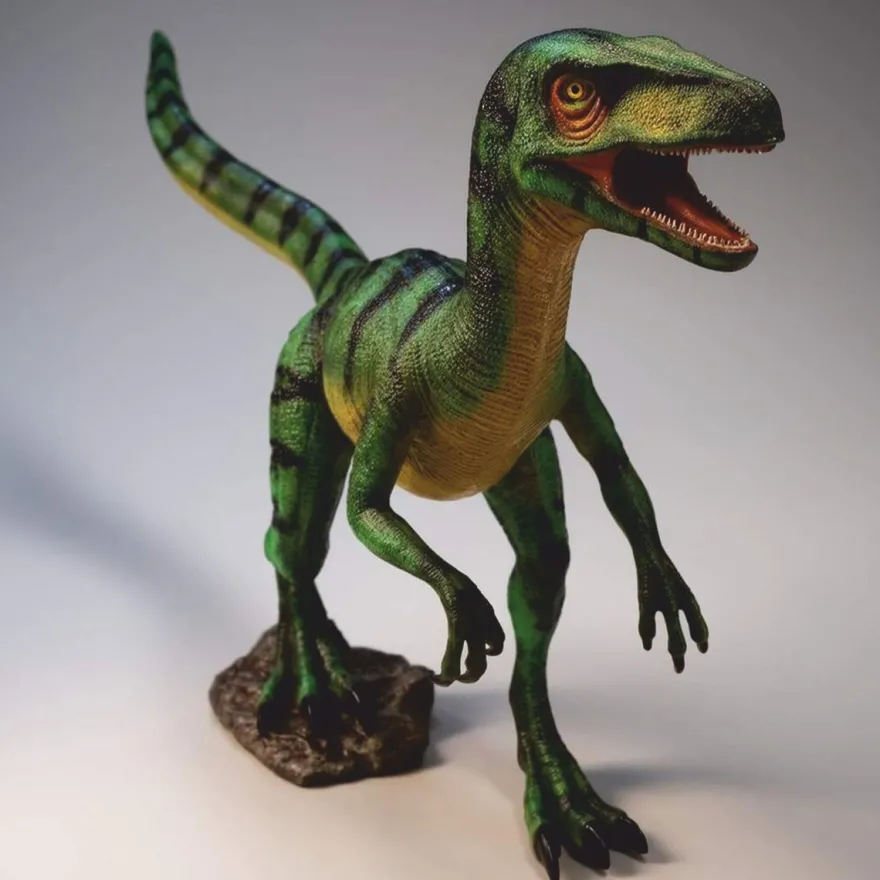Casa Padrino XXL Deko Skulptur Dinosaurier Velociraptor Grün / Schwarz 295 x H. 150 cm - Lebensgroße Gartenfigur