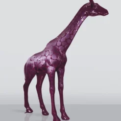 Casa Padrino XXL Deko Skulptur Giraffe Lila H. 320 cm - Riesige Garten Deko Figur