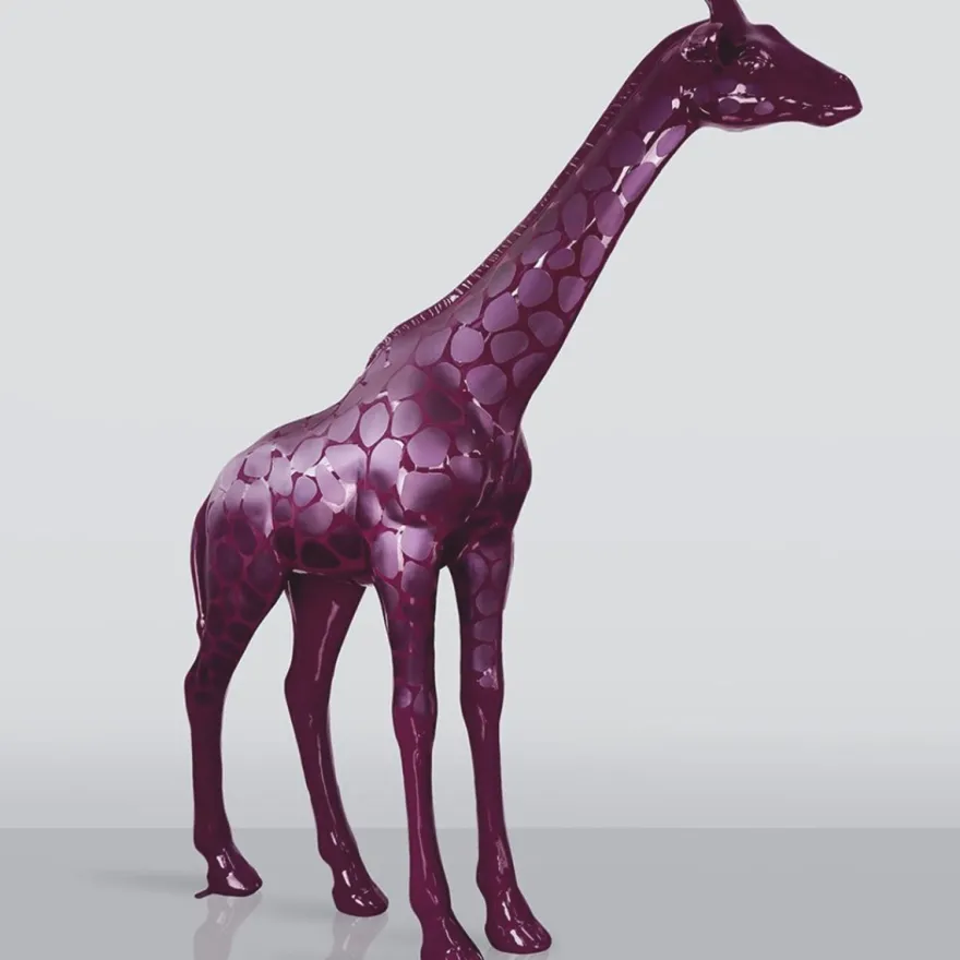 Casa Padrino XXL Deko Skulptur Giraffe Lila H. 320 cm - Riesige Garten Deko Figur