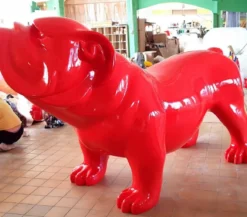 Casa Padrino XXL Deko Skulptur Hund Bulldogge Rot 226 cm - Riesige Garten Figur
